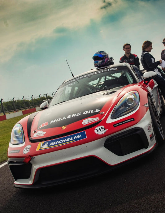 FastCarPartsOnline Proudly Sponsors Hannah Chapman in the 2025 Porsche Sprint Challenge GB